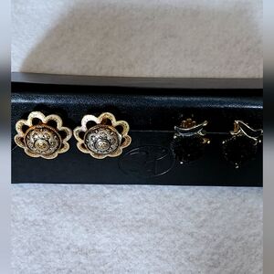 2 Pairs of Clip On Earrings